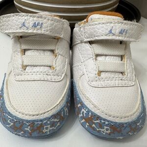 Nike Jordan's AF-1 Baby Shoes Hook & Loop white & University Blue Paint Spatter